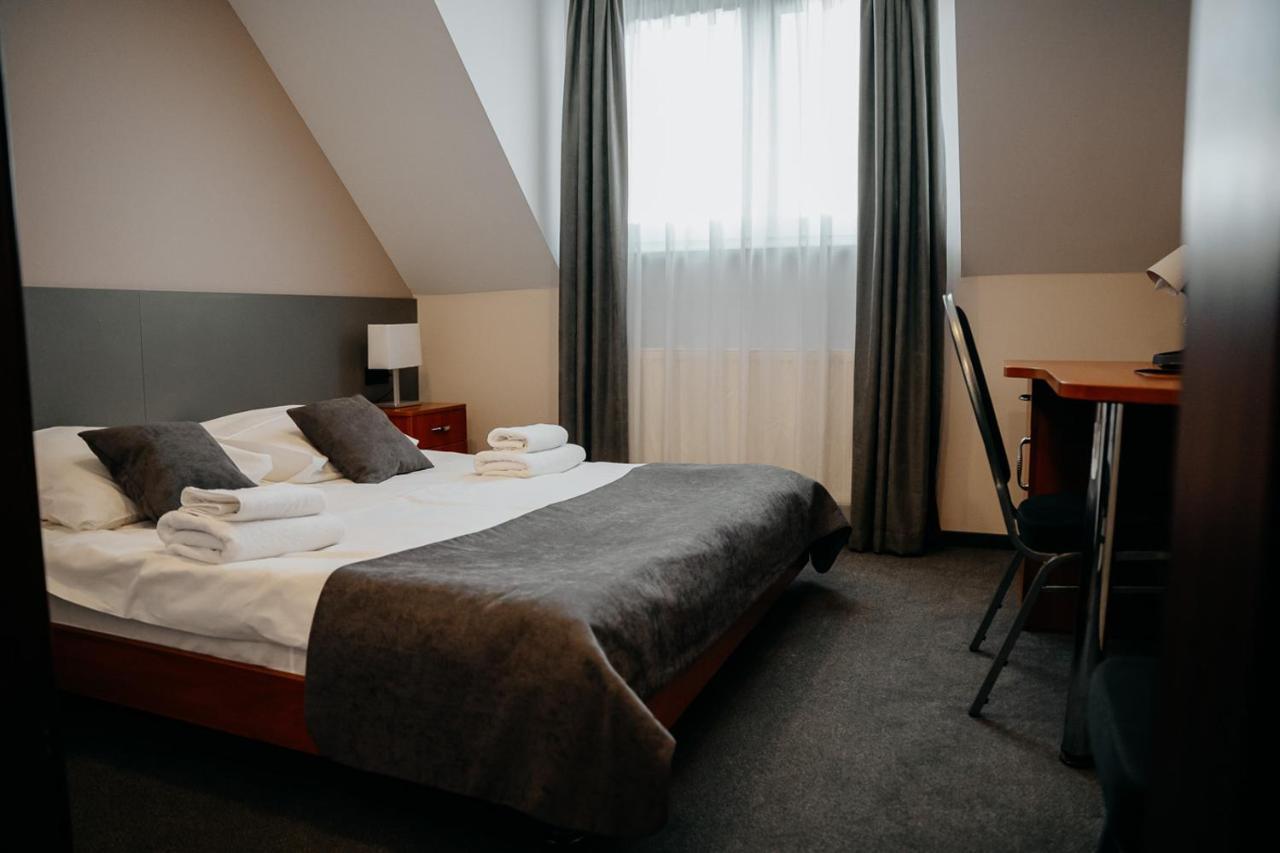 Hotel Resident Nowa Sarzyna Dış mekan fotoğraf