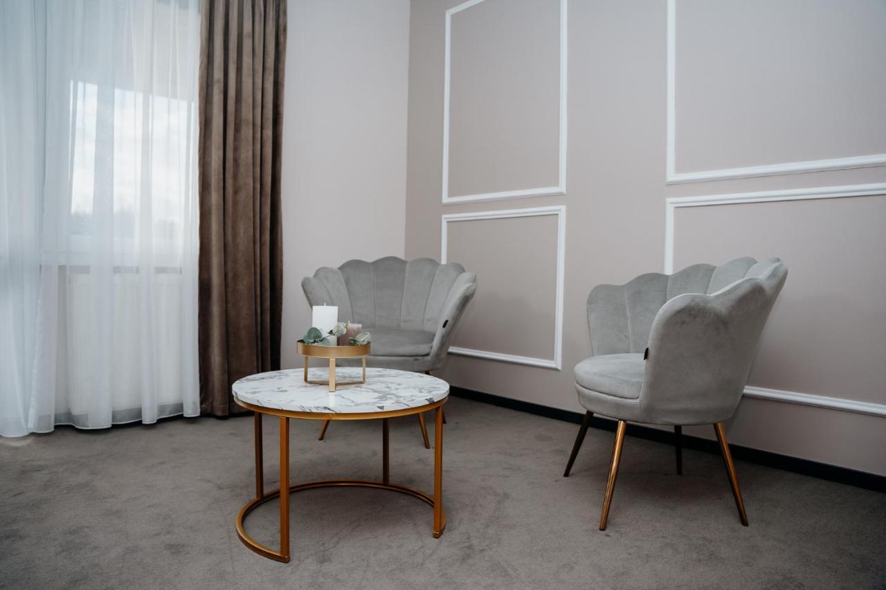 Hotel Resident Nowa Sarzyna Dış mekan fotoğraf