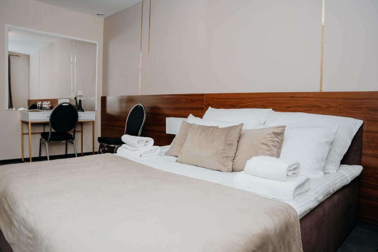 Hotel Resident Nowa Sarzyna Dış mekan fotoğraf