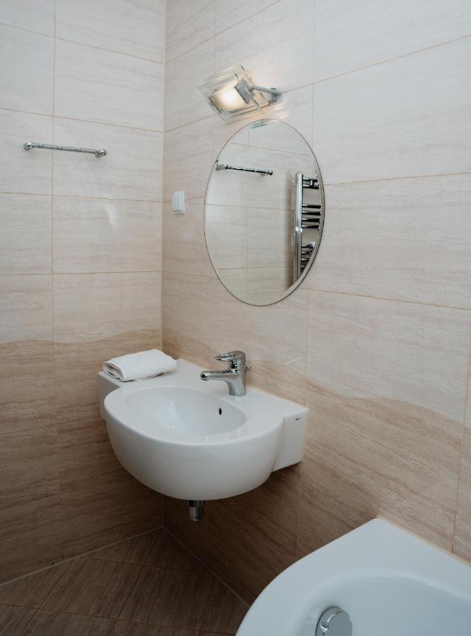 Hotel Resident Nowa Sarzyna Dış mekan fotoğraf