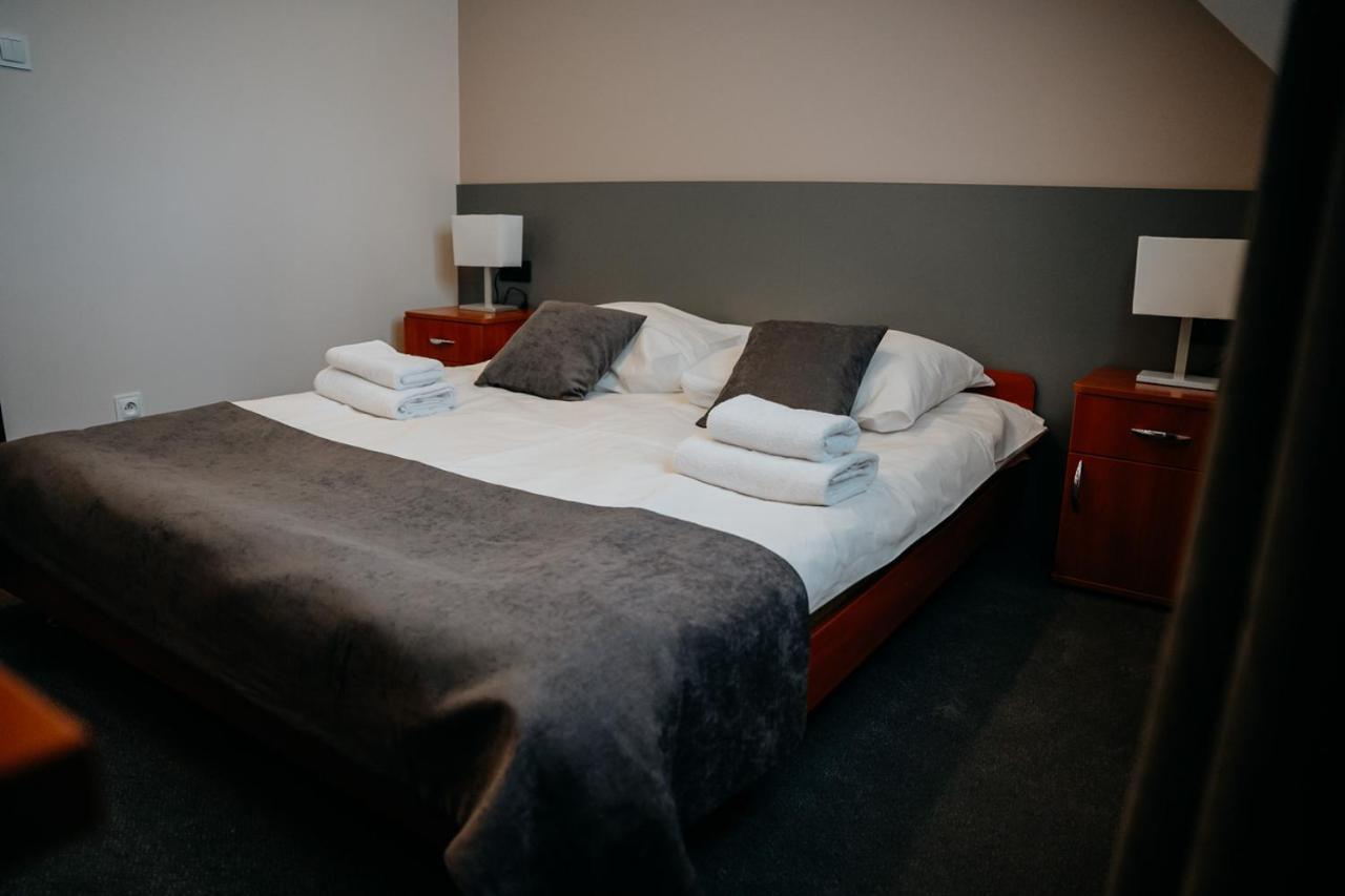 Hotel Resident Nowa Sarzyna Dış mekan fotoğraf
