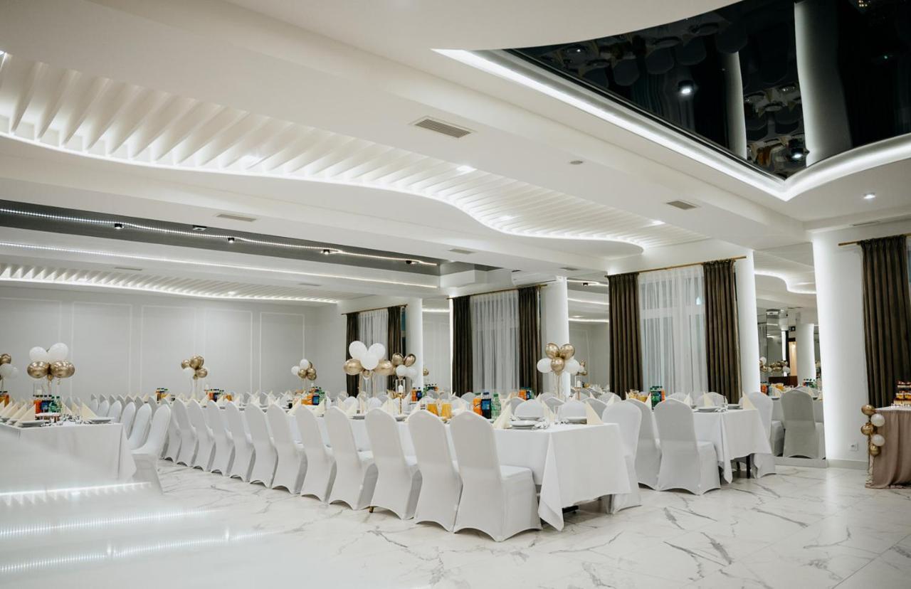 Hotel Resident Nowa Sarzyna Dış mekan fotoğraf